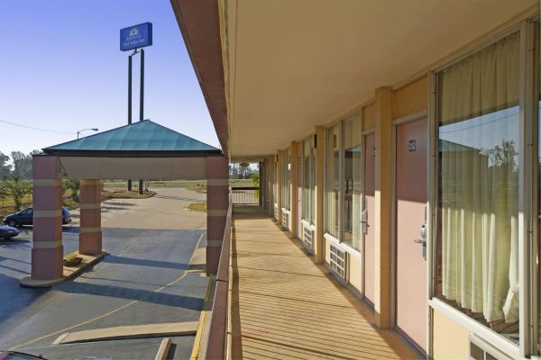 Americas Best Value Inn V1305 (Evergreen)